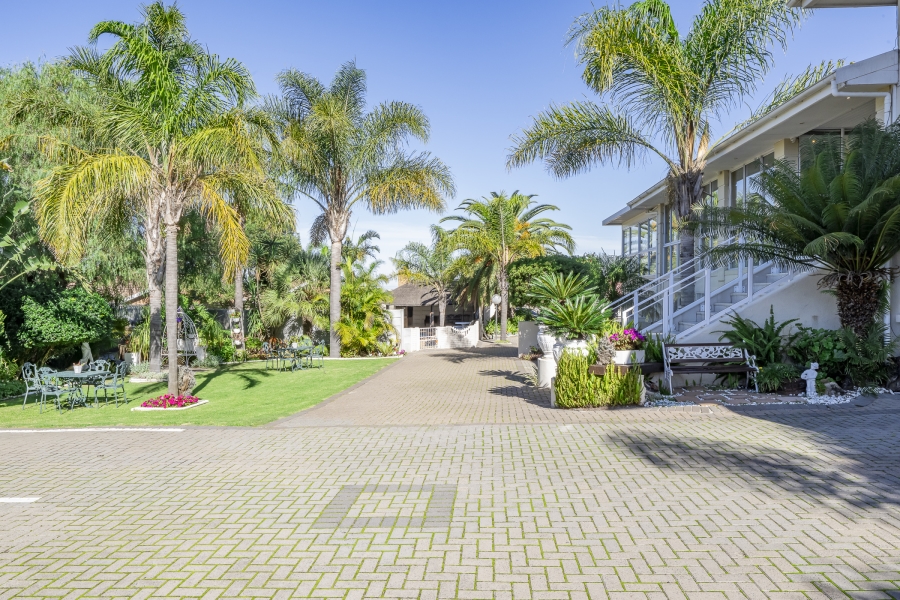 8 Bedroom Property for Sale in Brackenfell South Western Cape